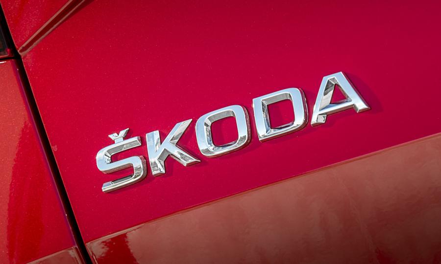 Логотип Skoda Karoq 4x4 2017 года  (UK) (фото 24 из 40)